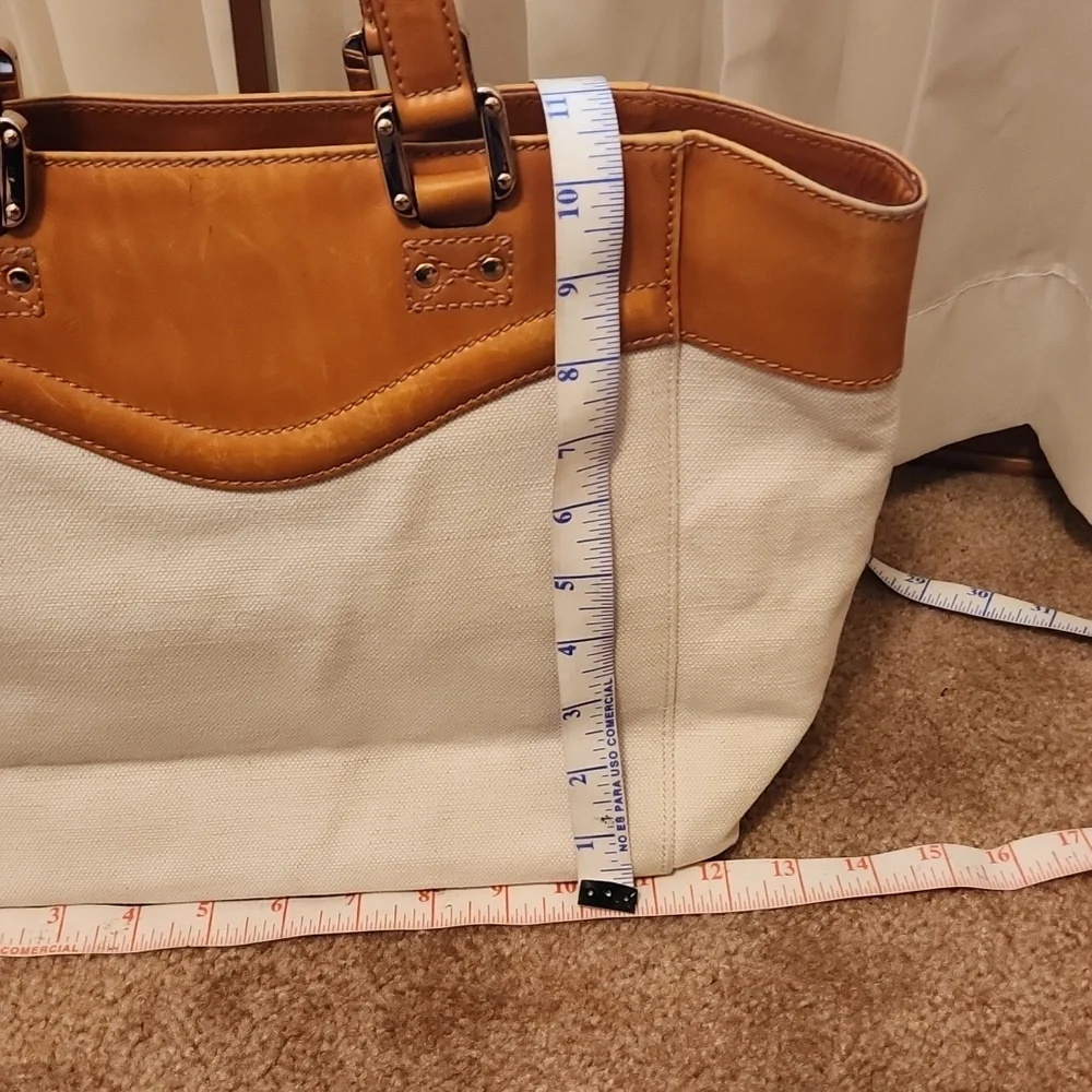 Gucci Crest Tote - Picture 5 of 16
